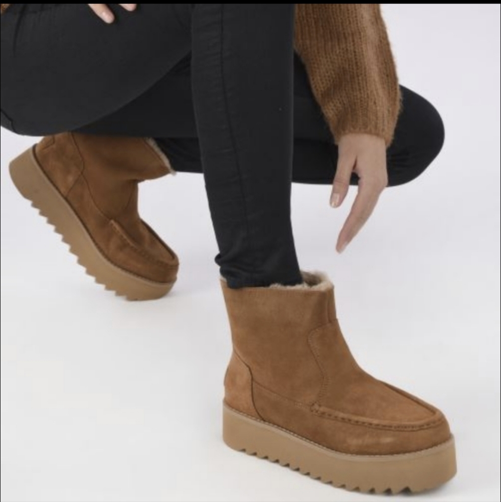 Ugg Classic Rising Heel Platform Zip Boot